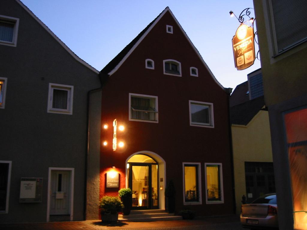 Stadt-Gut-Hotel Altstadt-Hotel Stern Neumarkt in der Oberpfalz Exterior foto